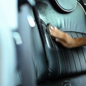 น้ํายาเคลือบเงาเบาะหนังรถยนต์ เคลือบเบาะ เช็ดเบาะ เคลือบเงา เคลือบคอนโซลรถยนต์ ปริมาณ 1000 ML.