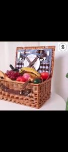 ”LOCAL STOCK" Picnic Basket Wicker Picnic Basket with Lid and Handle Sturdy Woven Body with Washable Lining