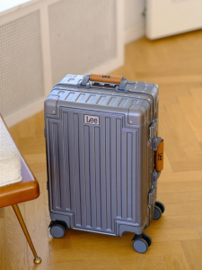Lee | Aluminum Frame Large Capacity Password Lock Travel Luggage