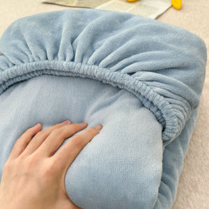 Vỏ Chăn Dày Bằng Vải Nhung Coral Mùa Đông Có Lớp Lông Cừu Bên Trong Bảo Vệ Chăn Kiểu Dáng Đơn Sắc Có Dây Đai Co Giãn Toàn Bộ