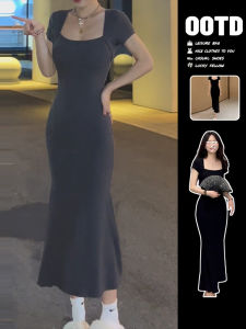 ชุดเดรสยาวคลุมเข่าทรงเอเอวสูงสีดำสำหรับผู้หญิงในช่วงฤดูร้อนปี 2025 ทรงเข้ารูปเซ็กซี่ เอฟเฟกต์หางปลาสุดหรูหรา