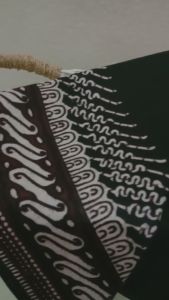 Udeng Batik Segitiga: Aksesoris Batik Tradisional yang Unik