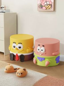 Stool รูปตุ๊กตาการ์ตูน ขนาดเล็กสำหรับห้องนั่งเล่น โซฟา ดีไซน์สร้างสรรค์ น่ารัก สำหรับการย้ายเข้าพักใหม่ บ้าน ห้องนอน บ้านพักผ่อน ขนาดเล็ก