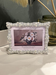 Elegant European Style Metal Pearl Photo Frame Stand 6/7/8/10 Inch Wall Hanging Wedding Photo Frame Bedroom Decorations