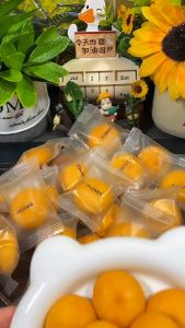 Bánh Mochi Trứng Muối kết hợp hài hoà giữa trứng và sữa tạo nên chiếc bánh đậm đà hương vị