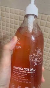 Men Dừa Gội Đầu Hoa Bưởi Konus. Dầu gội Thảo dược mềm mượt 500ml