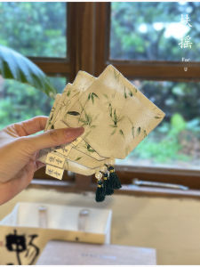 จั๊มป์เรซิ่นป้องกันความร้อนแบบจีนใหม่ พวงกุญแจผ้าปักลายไผ่ 4 เหลี่ยม หัวไร่ สองหน้า ทำมือ สวยงาม พวงกุญแจรองเท้าส้นแบน