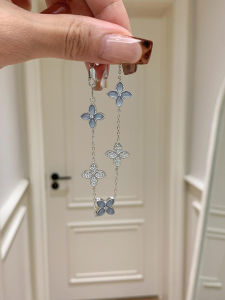 Luxurious Four Leaf Clover Bracelet Glowing Romantic Valentines Day Gift for Girlfriend Elegant Fashion Jewelry Accessory