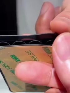 Miếng Dán Hút Chân Không Silicon Đa Năng 24 Giác Hút Hình Vuông Dính Chắc Dùng Để Cố Định Điện Thoại Đồ Dùng Văn Phòng Phẩm Tại Nhà Và Bàn Làm Việc Kính.