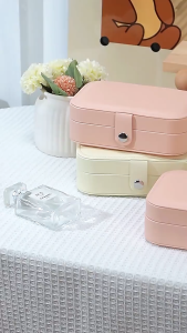 Hộp Đựng Trang Sức Lót Nhung Mềm Mại Thiết Kế Nhiều Ngăn Đựng Tách Biệt Tiện Lợi HTS01