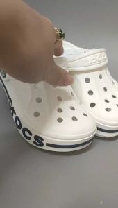 Dép sục crocs baya cho bé trai bé gái màu trắng giày clog kid nam( tặng kèm 12jb trai gái )