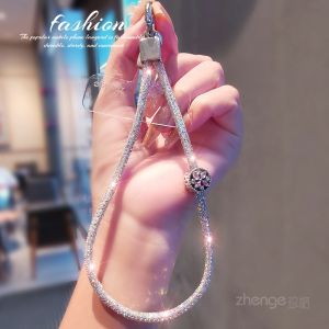 สร้อยคอโทรศัพท์มือถือดีไซน์เล็กน่ารัก สร้อยคอคริสตัล สายรัดข้อมือสั้น หัวเข็มขัด สายรัดโทรศัพท์มือถือ สายรัดกระเป๋า สำหรับผู้หญิง ของใหม่ ดีไซน์หรูหรา