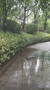 เส้นผ่าศูนย์กลางฉีดพ่น 18 เมตร สปริงเกอร์ในสวนหัว ร่วมกับสปริงเกลอร์เครื่องมือทําสวนฝักบัวสปริงเกลอร์ชลประทาน สปริงเกอร์ในธรรมชาติ