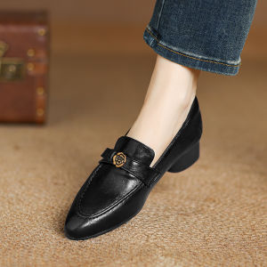 Genuine Leather Camellia Lazy Loafers Womens Spring 2025 New Retro Mini Leather Shoes Soft Bottom Single Shoes Fashionable Flats