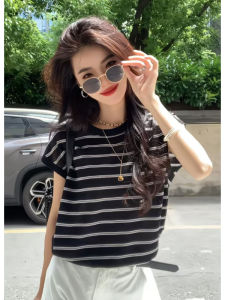 YUEZHONGWEI | เสื้อยืดแขนสั้นผ้าไหมน้ำแข็งถักสไตล์ฝรั่งเศส แขนกระดิ่ง ลายทาง สีบล็อก ทรงเข้ารูป สำหรับผู้หญิง ฤดูร้อน หลังเปิดเชือกผูก