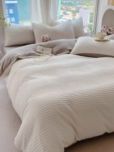 ชุดเครื่องนอนลายใหม่  แคนดี้  ผ้านุ่มสบายไม่แข็ง ซักง่าย มีทั้ง3.5ฟุต   5 และ6 ฟุต