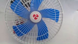 รถสิบล้อ หน้า 10 พัดลม พัดลมในรถสิบล้อ 5 ใบ ซึ่งเป็นไฟ 24V และมีที่หนีบให้ในตัว ลมแรงสะใจ พัดลมในรถบรรทุก