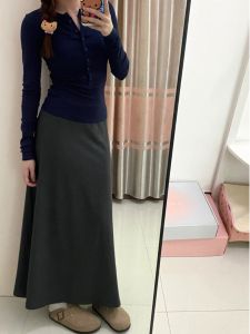 กระโปรงยาวคลุมเข่าสีเทาเข้มเอวสูง ทรงเอ ทรงเข้ารูป สำหรับผู้หญิง ฤดูใบไม้ร่วง 2024 กระโปรงทรงหางปลา ปกปิดขาใหญ่