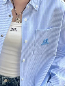 เสื้อเชิ้ตผู้หญิงสไตล์ย้อนยุคสีน้ำเงินลายทาง ทรงหลวม แขนยาว ปักลายสุนัข แฟชั่นฤดูใบไม้ร่วง ผ้าฝ้ายผสมโพลีเอสเตอร์