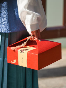 Sáng Tạo Cầm Tay Năm Mới Hộp Quà Tặng Ăn Nhẹ Bánh Ngọt Làm Bánh Tự Làm Thiết Bị Hộp Đóng Gói Thuyền Rồng Lễ Hội Hộp Quà Tặng