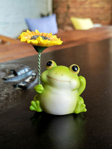 Cute Frog Desktop Decoration Resin Handmade Craft Office Car Decor Sunflower Garden Landscape Relief Stress Relief Gift