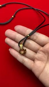 (พร้อมส่ง) สร้อยพระเชือกหนังไม่อมเหงื่อ-งานกิ๊บล็อคฝังพลอย