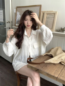 เสื้อเชิ้ตผู้หญิงฤดูใบไม้ผลิฤดูใบไม้ร่วงบางๆ ป้องกันแสงแดดแบบหลวมๆ ดีไซน์ลูกไม้แบบเปิดดูดซับความร้อนแบบลำลอง