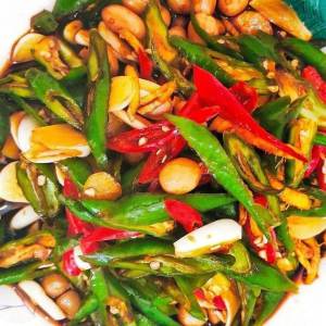 Crispy Spicy Pickled Peppers