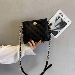 Fashionable Diamond Pattern Chain Crossbody Bag Womens Small Versatile Bag Casual Lock Buckle Closure Soft Synthetic Leather