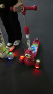 Kids Scooter With Led Light Wheels & Music Foldable Adjustable Height Scooterskuter Budak Outdoor Toys Children‘s Scooter