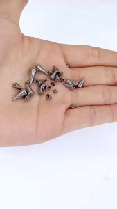 100pcs Stud Spike Set 7x10mm Spike Stude Nikel Kuat Mengkilap Stud Spike Punk Termasuk Baut