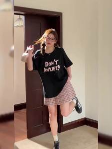 T-Shirt Wanita Lengan Pendek Hitam Motif Huruf - Katun Premium Bernapas Desain Streetwear Oversize Tren Musim Panas 2025 Baju Kasual Ukuran Besar Kerah Bulat Slim Fit Kaos Remaja ABG Kekinian Gaya Korea Diskon T-Shirt Tipis Oversize Lembut Nyaman