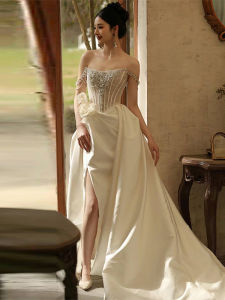 Elegant White Satin Bridal Gown with Zipper and Beaded Appliques for Mid-Waist Tailored Fit Hotel Indoor Use