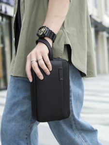 กระเป๋าถือผู้ชายใหม่กันน้ํา น้ำหนักเบา Multi-pocket คุณภาพสูงเมมเบรนผิวความจุขนาดใหญ่ ทันสมัย กระเป๋าสําหรับเยาวชน < Ne3> ใช้