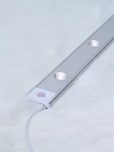 Vimite 60/80CM Tri-Color Dimming Cảm biến chuyển động không dây Tủ bếp Ánh sáng USB Tủ quần áo từ tính siêu mỏng có thể sạc lại với điều khiển từ xa Led Cat Eye Light với ánh sáng ban đêm cho tủ quần áo trong phòng