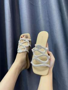 Dép xẹp quai xoàn cực sang cực xịn HOT trends 2023