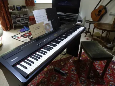 Roland FP-7 88 key electronic piano showroom condition adult & child seats