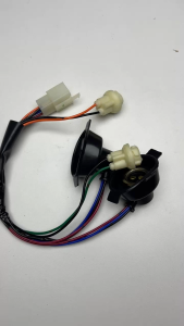 ขั้วไฟหน้า WAVE 110S (เวฟ 110S) ชุดใหญ่ 2 โคม 4 ขั้ว พร้อมปลั๊ก 6 ช่อง ขั้วหลอดไฟ อะไหล่ซ่อม