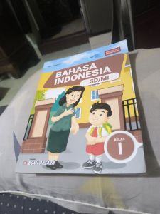 BAHASA INDONESIA SD/MI KELAS I 📚 Judul Buku: Buku BAHASA INDONESIA SD/MI KELAS I KURIKULUM MERDEKA Penulis: Restu Yuniastuti Penerbit: BUMI AKSARA