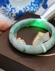 🌹100% Authentic Brand New Set (2 Certificates ) "A" grade Burmese jade bangle (size 57.6mm) genuine natural jadeite fine waxy icy body refreshing blue-green background color artistic "Piauhu飘花" conception floating sunny green cloud a touch of class