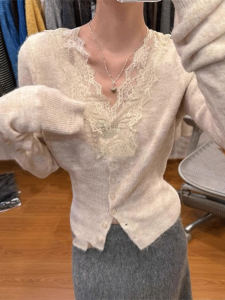 เสื้อคาร์ดิแกนถักคอวีผู้หญิง แขนยาว ทรงสลิมฟิต ทรงปกติ ฤดูใบไม้ร่วง/ฤดูหนาว เสื้อชั้นในผ้าถักแบบมีลูกไม้ ผ้าฝ้ายผสมโพลีเอสเตอร์