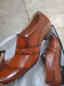 SEPATU MODEL PANTOPEL UNTUK PRIA DEWASA