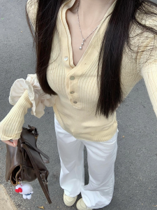 เสื้อยืดคอกลมแขนยาวสีเหลืองสไตล์เกาหลีสำหรับผู้หญิง เสื้อคลุมกันหนาวทรงเข้ารูป ชุดทำงานฤดูใบไม้ร่วง เสื้อสเวตเตอร์ถัก