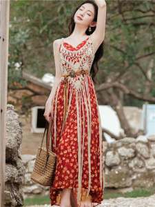 ชุดเดรสยาวแขนกุดสีแดงสไตล์โบฮีเมียนชายหาดสำหรับผู้หญิงในฤดูร้อน ชุดเดรสยาวปานกลางแบบสวมหัวพิมพ์ลายดอกไม้