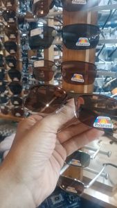 TOP KEREN PREMIUM Kacamata hitam pria lensa Polarized/kacamata gaya pria dan wanita - WARNA LENSA HITAM, LENSAR POLARIZED, BAHAN FRAM BESI RINGAN