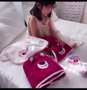 [KODOMO] Set 2 Khăn Tắm Gấu Dâu LOSTO Thấm Hút Tốt Kèm Túi Zip Siêu Mềm Mịn