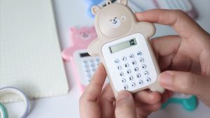 Kartun Beruang Mahasiswa Kalkulator Beruang Warna-warni Lucu Karet Mini Komputer Portabel (Pharaoh COD)