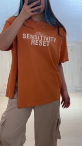 4942 Sensitivity Cotton Import Slit T-Shirt