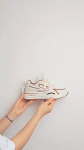 Giày thể thao nữ đơn giản