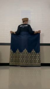 Sarung Batik Gus Iqdam & Sarung Santri: Fashion Muslim Pria Dewasa